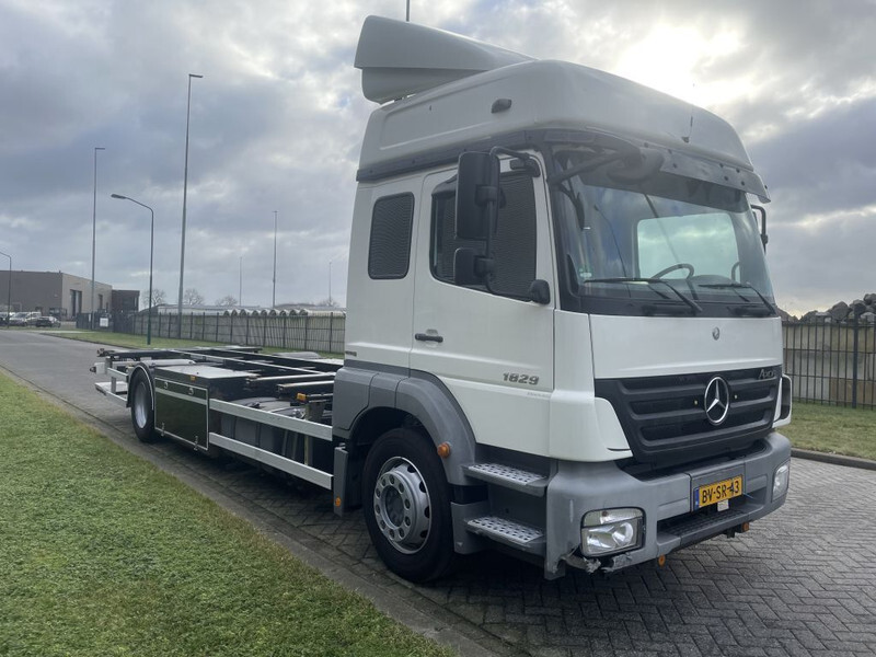 Mercedes-Benz Axor 1829 - Containerwagen/ Wechselfahrgestell LKW: das Bild 2 Mercedes-Benz Axor 1829 - Containerwagen/ Wechselfahrgestell LKW: das Bild 2