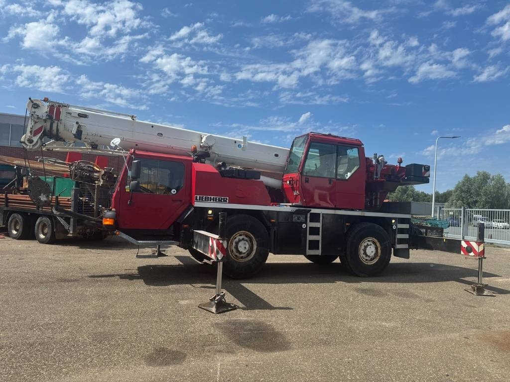 Liebherr LTM 1030-2.1 ( WITH JIB ) - All-Terrain Kran: das Bild 2 Liebherr LTM 1030-2.1 ( WITH JIB ) - All-Terrain Kran: das Bild 2