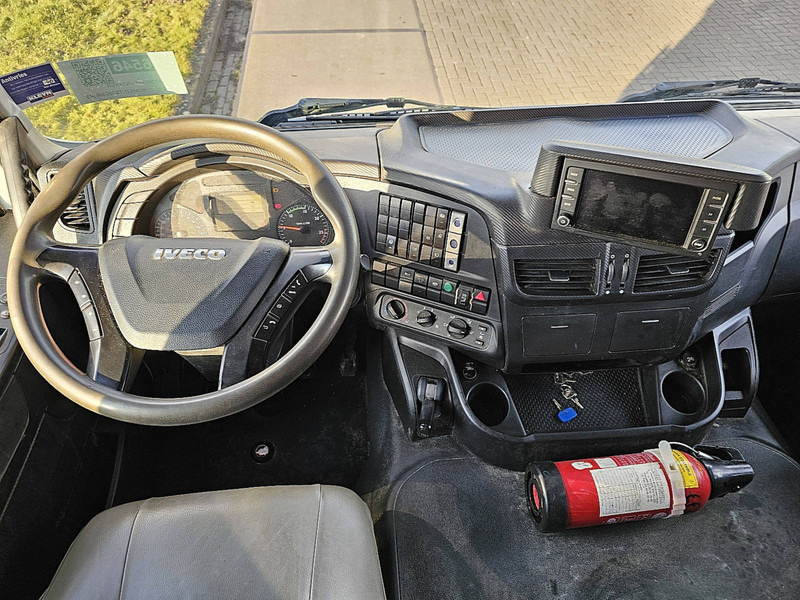 Innenraum Bild 1: Kipper, Autokran Iveco AT260T45 TRAKKER HIAB XS144