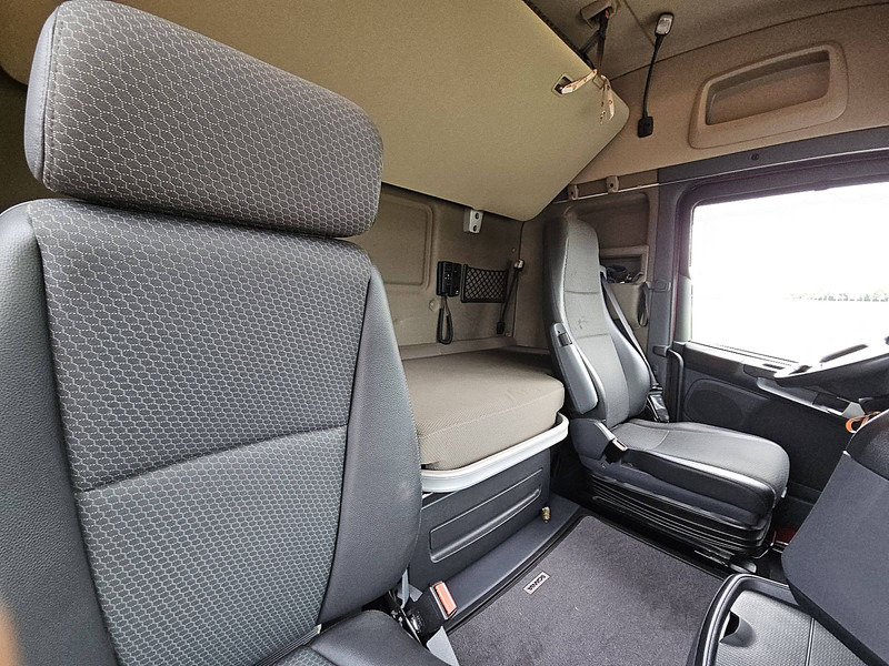 Sattelzugmaschine Scania R450: das Bild 13