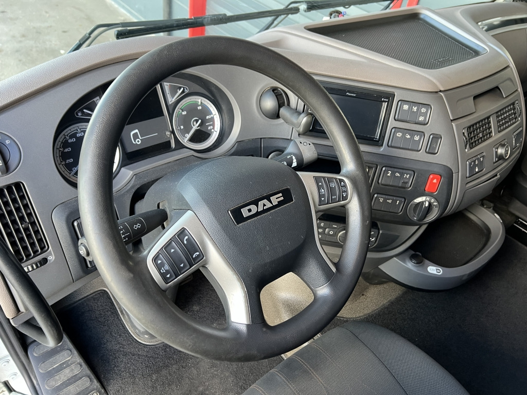 Sattelzugmaschine Daf XF 530 SuperSpaceCab Klima+Standklima Retarder: das Bild 14