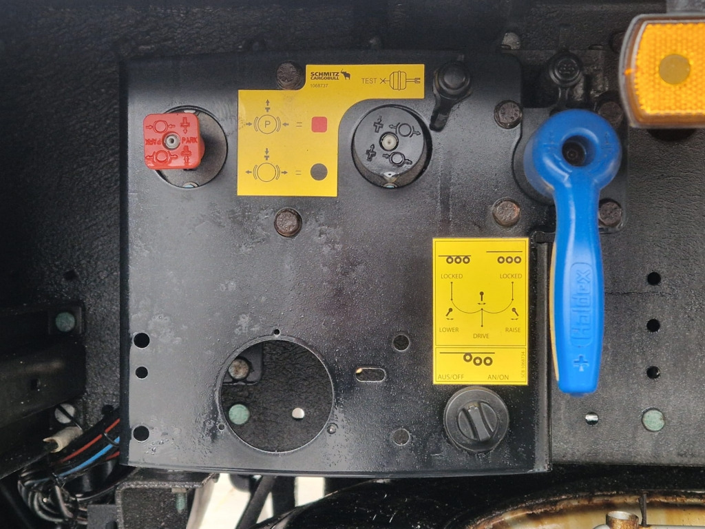 Schmitz SCS24/L 13.62 E B 1.Hand Liftachse Edscha Portal - Planenauflieger: das Bild 2 Schmitz SCS24/L 13.62 E B 1.Hand Liftachse Edscha Portal - Planenauflieger: das Bild 2