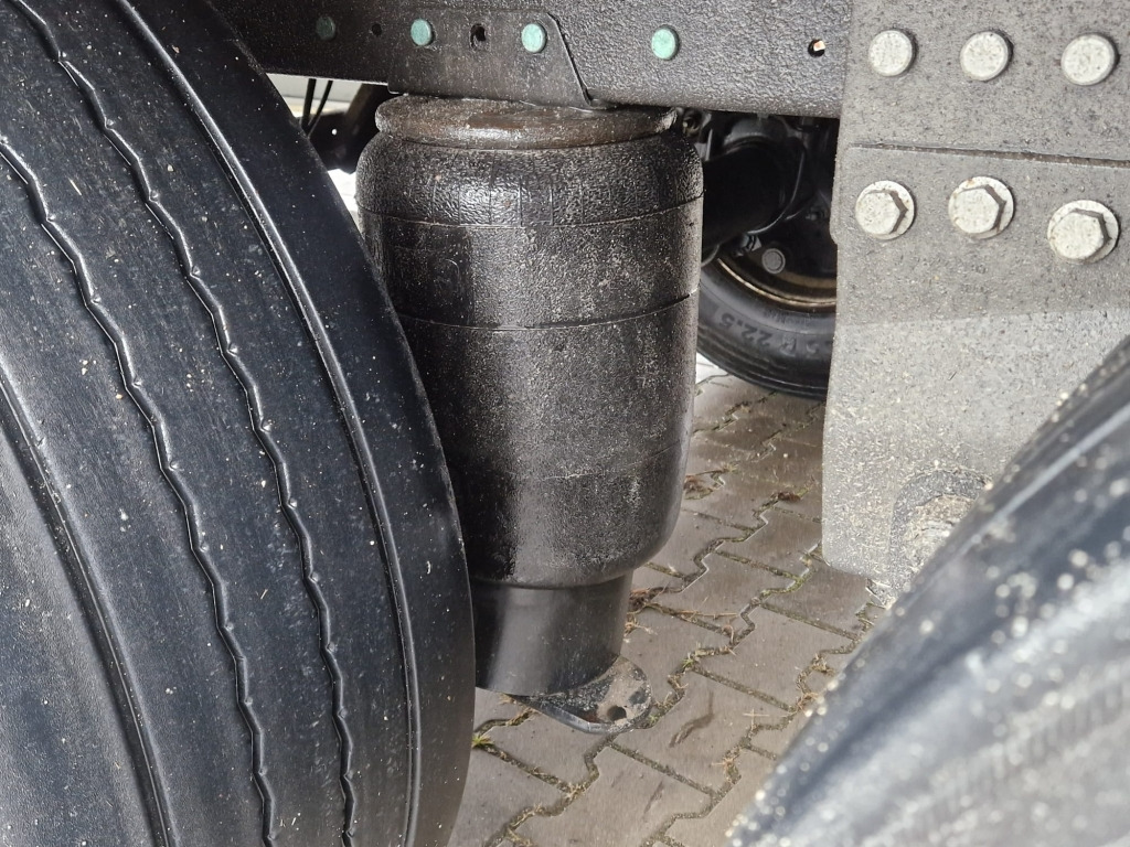 Schmitz SCS24/L 13.62 E B 1.Hand Liftachse Edscha Portal - Planenauflieger: das Bild 3 Schmitz SCS24/L 13.62 E B 1.Hand Liftachse Edscha Portal - Planenauflieger: das Bild 3