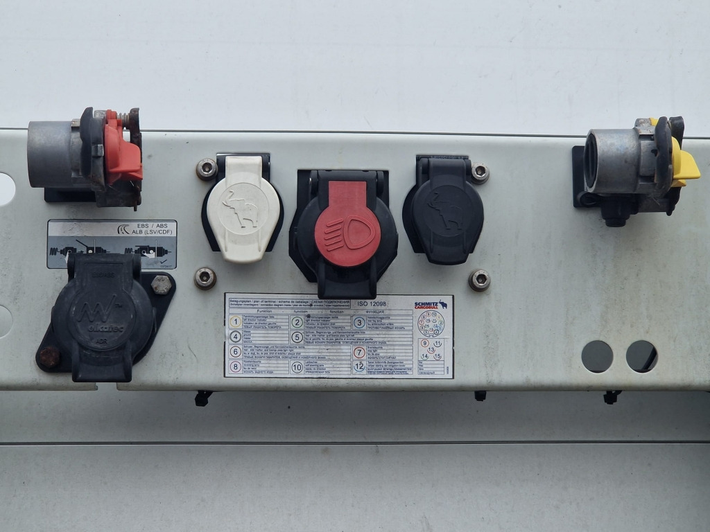 Schmitz SCS24/L 13.62 E B 1.Hand Liftachse Edscha Portal - Planenauflieger: das Bild 4 Schmitz SCS24/L 13.62 E B 1.Hand Liftachse Edscha Portal - Planenauflieger: das Bild 4