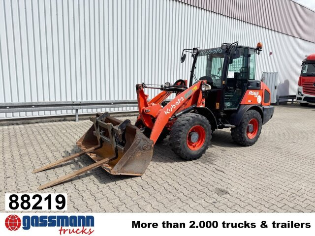 Kubota R065 4x4, Palettengabel, ca. 1.733 Betr.-Std. - Baumaschine: das Bild 1 Kubota R065 4x4, Palettengabel, ca. 1.733 Betr.-Std. - Baumaschine: das Bild 1