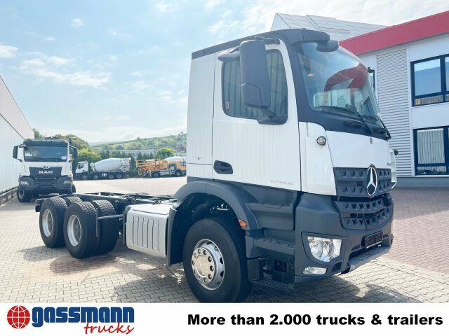 Fahrgestell LKW Mercedes-Benz Arocs 2642 K 6x4, Retarder, Motorabtrieb: das Bild 9