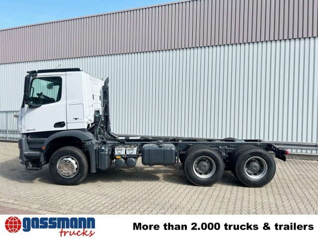 Fahrgestell LKW Mercedes-Benz Arocs 2642 K 6x4, Retarder, Motorabtrieb: das Bild 13