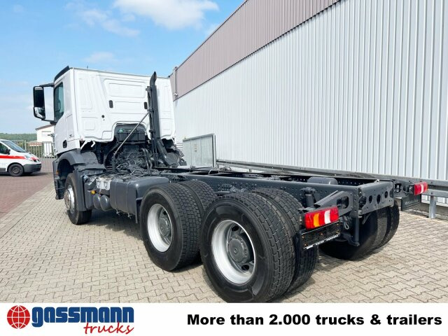 Fahrgestell LKW Mercedes-Benz Arocs 2642 K 6x4, Retarder, Motorabtrieb: das Bild 12