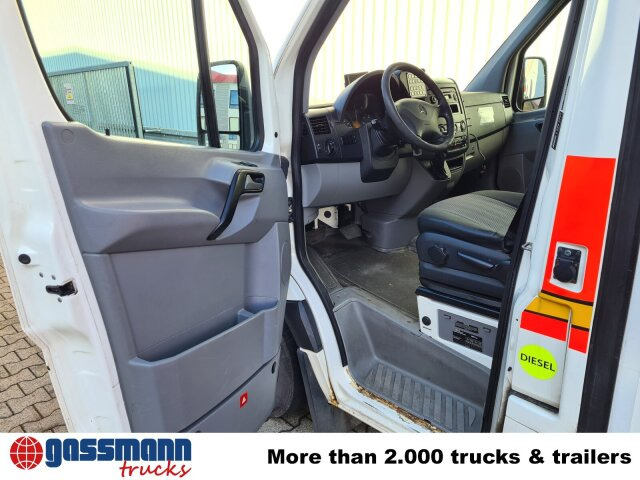 Mercedes-Benz Sprinter 316 KA 4x2, Rettungswagen - Kastenwagen: das Bild 4 Mercedes-Benz Sprinter 316 KA 4x2, Rettungswagen - Kastenwagen: das Bild 4