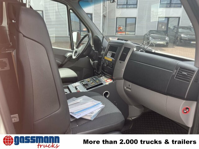 Mercedes-Benz Sprinter 516 CDI 4x2, Rettungswagen, Bi-Xenon - Kastenwagen: das Bild 5 Mercedes-Benz Sprinter 516 CDI 4x2, Rettungswagen, Bi-Xenon - Kastenwagen: das Bild 5