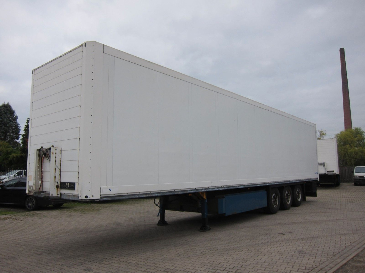 Schmitz Cargobull SKO 24 Iso-Koffer Doppelstock Lift Disc Top 2x - Koffer Auflieger: das Bild 3 Schmitz Cargobull SKO 24 Iso-Koffer Doppelstock Lift Disc Top 2x - Koffer Auflieger: das Bild 3