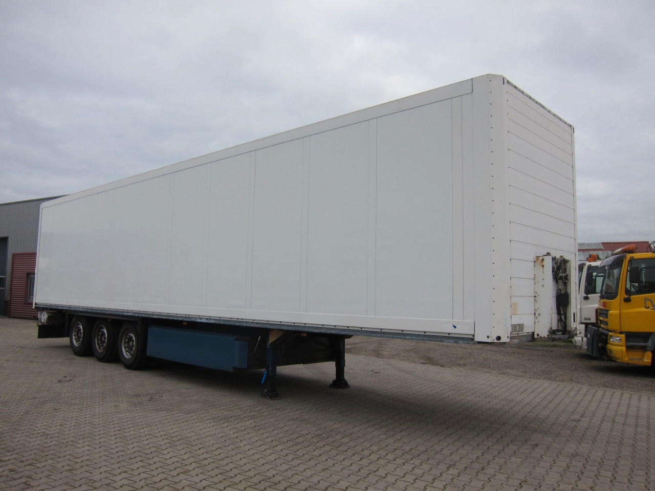 Schmitz Cargobull SKO 24 Iso-Koffer Doppelstock Lift Disc Top 2x - Koffer Auflieger: das Bild 1 Schmitz Cargobull SKO 24 Iso-Koffer Doppelstock Lift Disc Top 2x - Koffer Auflieger: das Bild 1