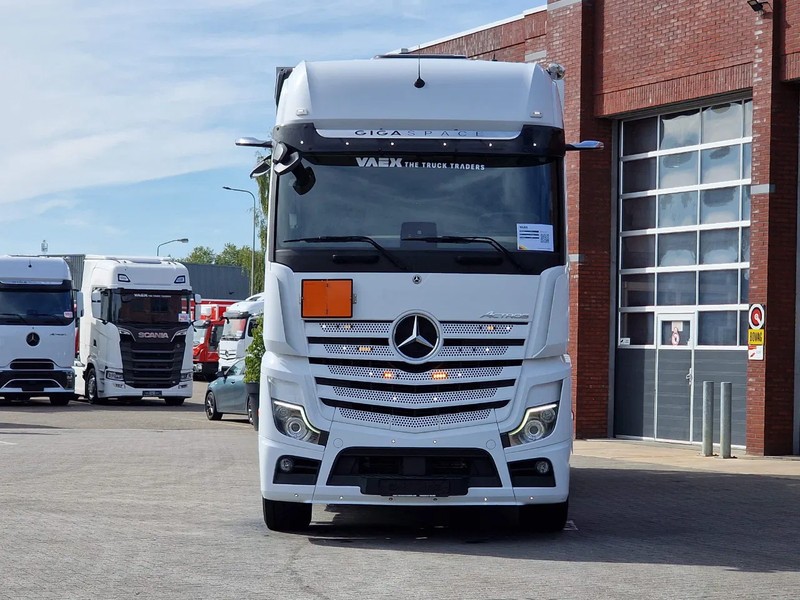 Mercedes-Benz Actros 2545 6x2*4 - Box with sidedoors - Loadlift - Steering axle - Full air - Camera - Koffer LKW: das Bild 2 Mercedes-Benz Actros 2545 6x2*4 - Box with sidedoors - Loadlift - Steering axle - Full air - Camera - Koffer LKW: das Bild 2