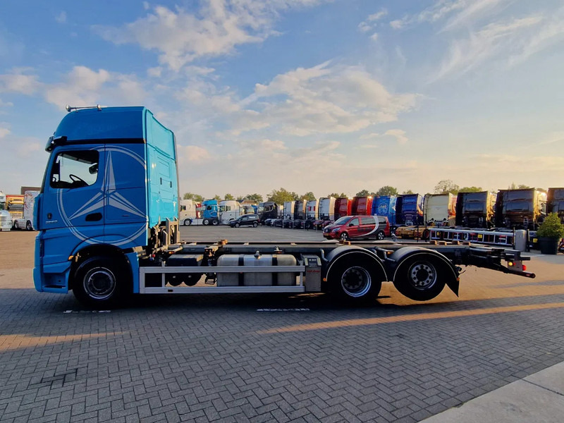 Mercedes-Benz Actros 2553 6x2 - BDF - Retarder - 4.90 WB - Loadlift - Full air - Containerwagen/ Wechselfahrgestell LKW: das Bild 4 Mercedes-Benz Actros 2553 6x2 - BDF - Retarder - 4.90 WB - Loadlift - Full air - Containerwagen/ Wechselfahrgestell LKW: das Bild 4