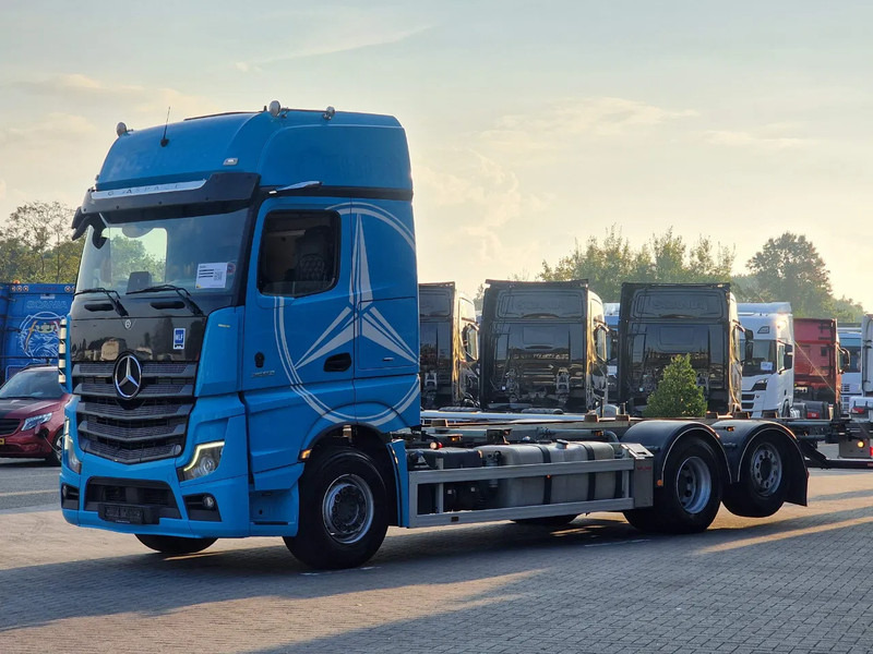 Mercedes-Benz Actros 2553 6x2 - BDF - Retarder - 4.90 WB - Loadlift - Full air - Containerwagen/ Wechselfahrgestell LKW: das Bild 3 Mercedes-Benz Actros 2553 6x2 - BDF - Retarder - 4.90 WB - Loadlift - Full air - Containerwagen/ Wechselfahrgestell LKW: das Bild 3