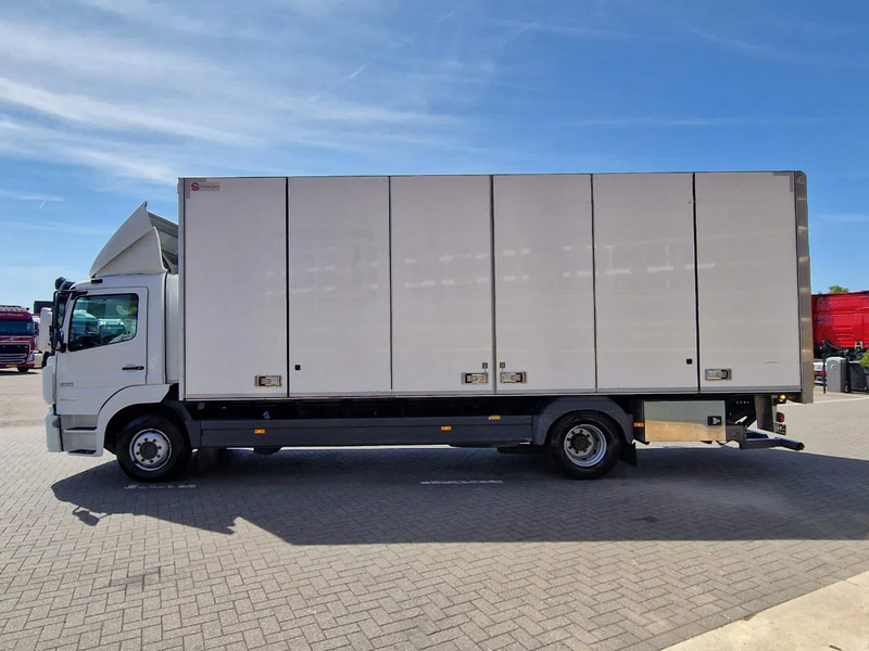 Mercedes-Benz Atego 1524 Box with sidedoors - Zepro loadlift - Full air - Euro 6 - Automatic - Camera system - Koffer LKW: das Bild 4 Mercedes-Benz Atego 1524 Box with sidedoors - Zepro loadlift - Full air - Euro 6 - Automatic - Camera system - Koffer LKW: das Bild 4