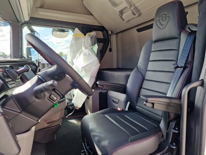 NEU: Sattelzugmaschine Scania 660S V8 NGS Highline 6x2/4 - New - Full spec - Retarder - Night clima - Led - Leather - Navi: das Bild 10 NEU: Sattelzugmaschine Scania 660S V8 NGS Highline 6x2/4 - New - Full spec - Retarder - Night clima - Led - Leather - Navi: das Bild 10
