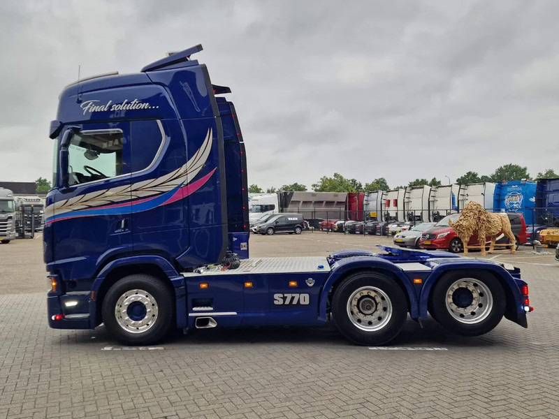 Scania 770S V8 NGS Highline 6x2 - Show truck - Special paint - Custom interior - Retarder - Full air - Night clima - Sattelzugmaschine: das Bild 4 Scania 770S V8 NGS Highline 6x2 - Show truck - Special paint - Custom interior - Retarder - Full air - Night clima - Sattelzugmaschine: das Bild 4