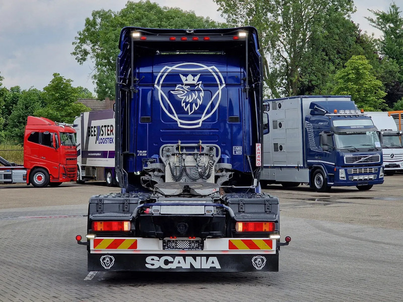 Sattelzugmaschine Scania R560 V8 Highline 6x2 - Show truck - Manual gearbox - 2.90 WB - PTO/Hydraulic - Double glazed: das Bild 6