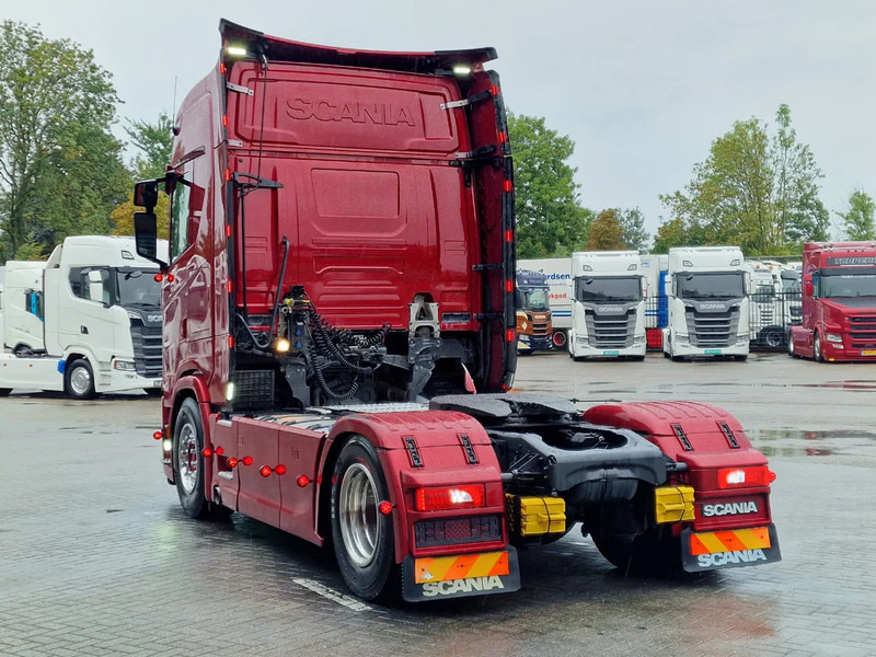 Scania S500 NGS Highline 4x2 - Retarder - Night clima - Full air - Custom interior - Full spoiler - 2 tank - Sattelzugmaschine: das Bild 5 Scania S500 NGS Highline 4x2 - Retarder - Night clima - Full air - Custom interior - Full spoiler - 2 tank - Sattelzugmaschine: das Bild 5