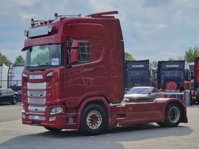 Scania S500 NGS Highline 4x2 - Retarder - Night clima - Full air - Custom interior - Full spoiler - 2 tank - Sattelzugmaschine: das Bild 3 Scania S500 NGS Highline 4x2 - Retarder - Night clima - Full air - Custom interior - Full spoiler - 2 tank - Sattelzugmaschine: das Bild 3