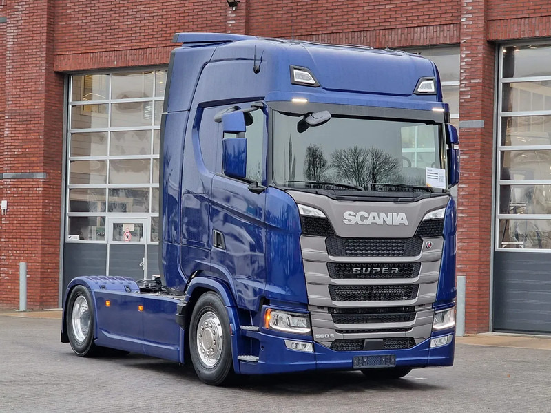 Scania S560 Highline 4x2 - Full spec - Retader - Night clima - Full air - Facelift - 2x tank - Sattelzugmaschine: das Bild 1 Scania S560 Highline 4x2 - Full spec - Retader - Night clima - Full air - Facelift - 2x tank - Sattelzugmaschine: das Bild 1