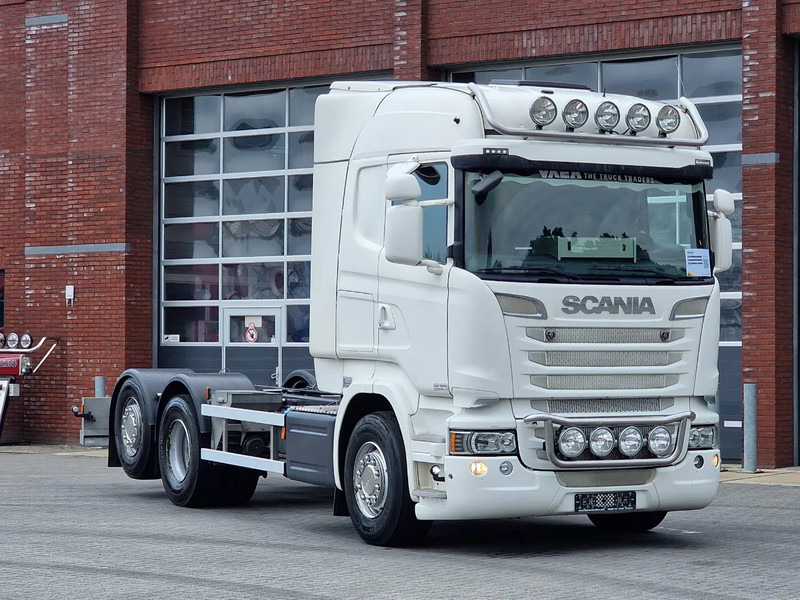 Scania R580 V8 Highline 6x2*4 - Chassis - Retarder - Steering axle - 410 WB - Custom interior - Full air - Fahrgestell LKW: das Bild 1 Scania R580 V8 Highline 6x2*4 - Chassis - Retarder - Steering axle - 410 WB - Custom interior - Full air - Fahrgestell LKW: das Bild 1