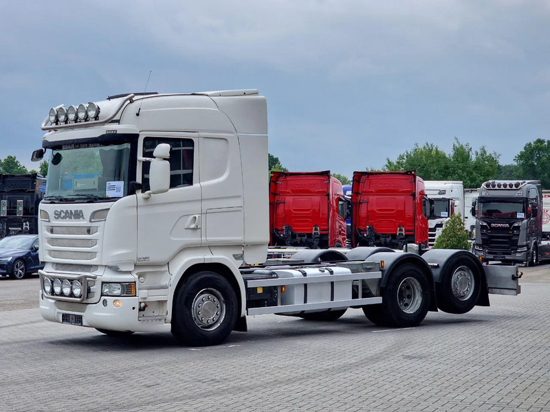 Scania R580 V8 Highline 6x2*4 - Chassis - Retarder - Steering axle - 410 WB - Custom interior - Full air - Fahrgestell LKW: das Bild 3 Scania R580 V8 Highline 6x2*4 - Chassis - Retarder - Steering axle - 410 WB - Custom interior - Full air - Fahrgestell LKW: das Bild 3