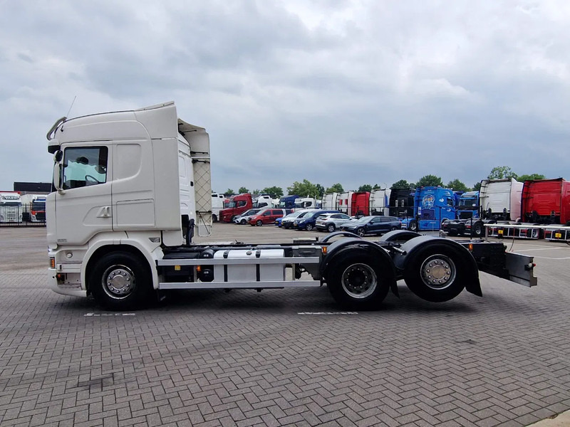 Scania R580 V8 Highline 6x2*4 - Chassis - Retarder - Steering axle - 410 WB - Custom interior - Full air - Fahrgestell LKW: das Bild 4 Scania R580 V8 Highline 6x2*4 - Chassis - Retarder - Steering axle - 410 WB - Custom interior - Full air - Fahrgestell LKW: das Bild 4