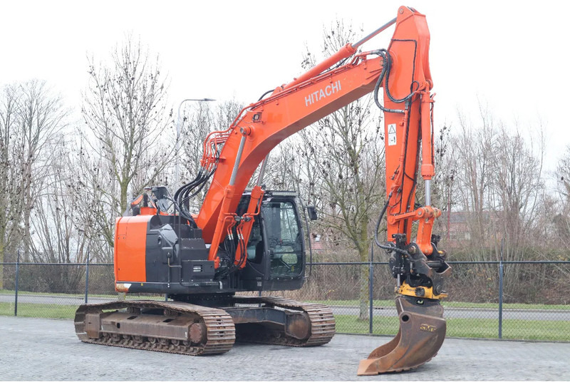 Hitachi ZX225 USRLC-6 | ROTOTILT | BUCKET | GOOD CONDITION - Kettenbagger: das Bild 5 Hitachi ZX225 USRLC-6 | ROTOTILT | BUCKET | GOOD CONDITION - Kettenbagger: das Bild 5