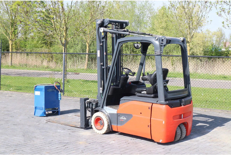 Linde E18 -02 | ROTATOR FORKS | SIDESHIFT - Elektrostapler: das Bild 3 Linde E18 -02 | ROTATOR FORKS | SIDESHIFT - Elektrostapler: das Bild 3