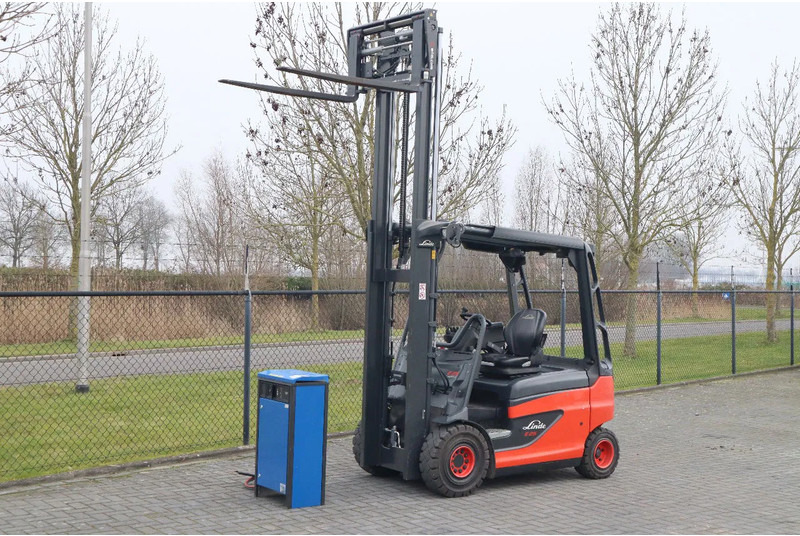 Linde E25 R-01 ROADSTER | DEMO | SIDESHIFT | FORK SPREADERS - Elektrostapler: das Bild 2 Linde E25 R-01 ROADSTER | DEMO | SIDESHIFT | FORK SPREADERS - Elektrostapler: das Bild 2