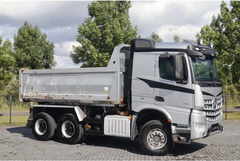 Mercedes-Benz Arocs 2651 | 6X4 | RETARDER | BIG AXLES | EURO 6 - Kipper: das Bild 3 Mercedes-Benz Arocs 2651 | 6X4 | RETARDER | BIG AXLES | EURO 6 - Kipper: das Bild 3