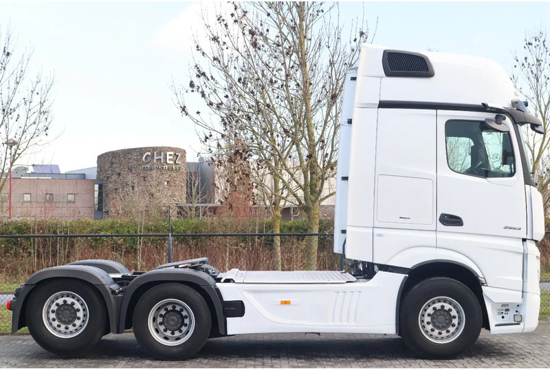 Mercedes-Benz Actros 2553 | 6X2 | FULL AIR | RETARDER | 33.000 KM! | EURO 6 - Sattelzugmaschine: das Bild 4 Mercedes-Benz Actros 2553 | 6X2 | FULL AIR | RETARDER | 33.000 KM! | EURO 6 - Sattelzugmaschine: das Bild 4