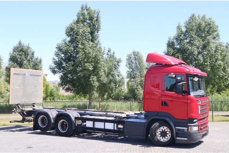 Scania R580 V8 | 6X2 | BDF | RETARDER | TAILLIFT | EURO 6 - Containerwagen/ Wechselfahrgestell LKW: das Bild 3 Scania R580 V8 | 6X2 | BDF | RETARDER | TAILLIFT | EURO 6 - Containerwagen/ Wechselfahrgestell LKW: das Bild 3