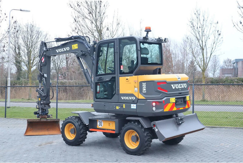 Volvo EW60E | DEMO | 30 KM/H | ROTOTILT + GRIPPER | BUCKET - Mobilbagger: das Bild 3 Volvo EW60E | DEMO | 30 KM/H | ROTOTILT + GRIPPER | BUCKET - Mobilbagger: das Bild 3