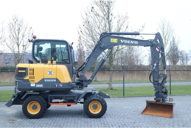 Volvo EW60E | DEMO | 30 KM/H | ROTOTILT + GRIPPER | BUCKET - Mobilbagger: das Bild 4 Volvo EW60E | DEMO | 30 KM/H | ROTOTILT + GRIPPER | BUCKET - Mobilbagger: das Bild 4