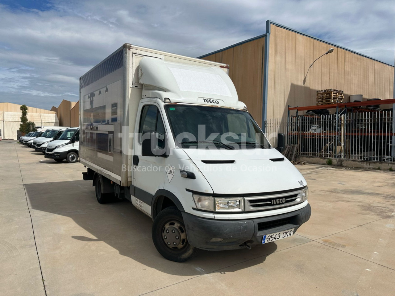IVECO 35C14 - Koffer Transporter: das Bild 2 IVECO 35C14 - Koffer Transporter: das Bild 2