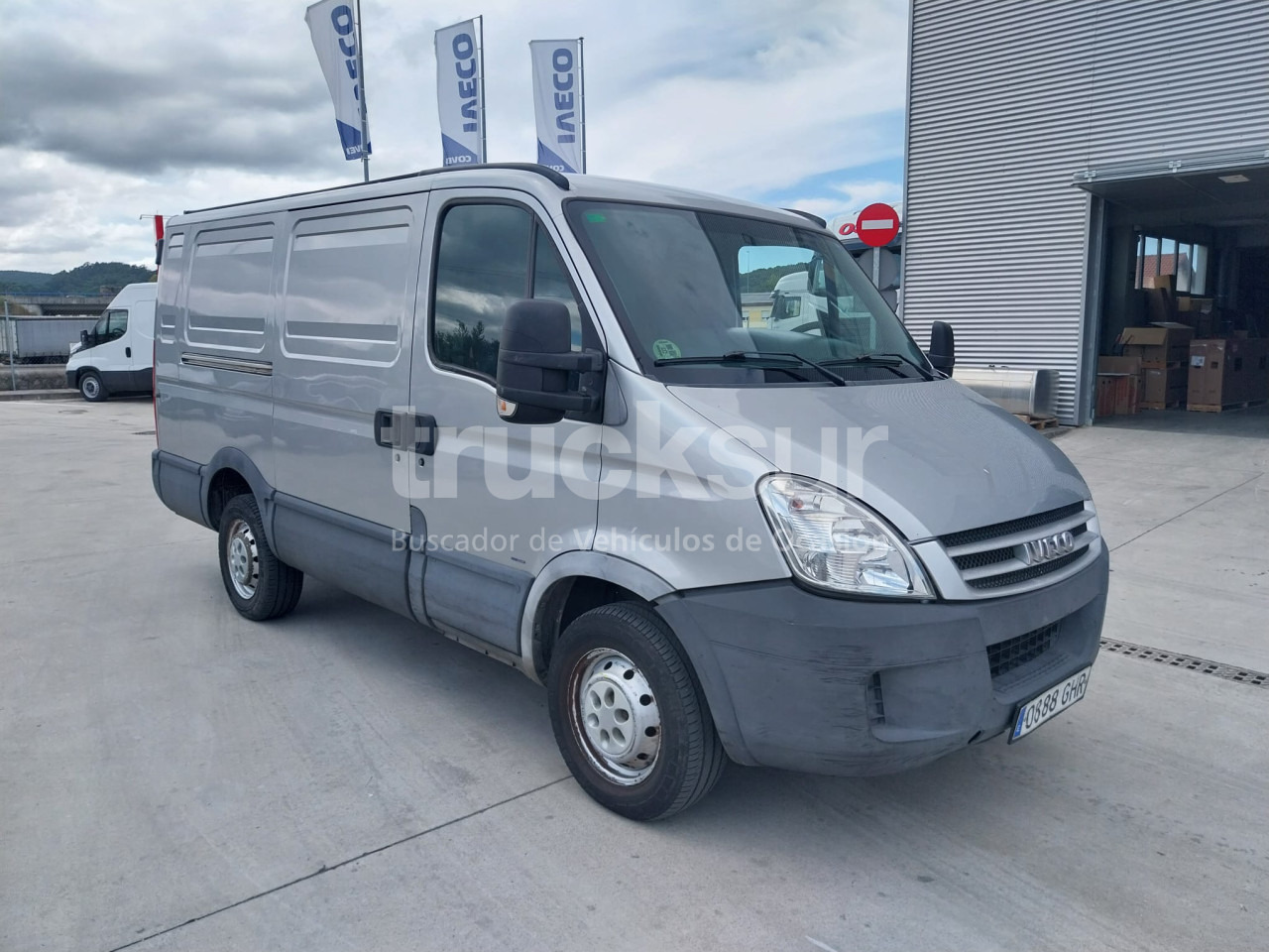 IVECO DAILY 35S12 7M3 - Koffer Transporter: das Bild 2 IVECO DAILY 35S12 7M3 - Koffer Transporter: das Bild 2