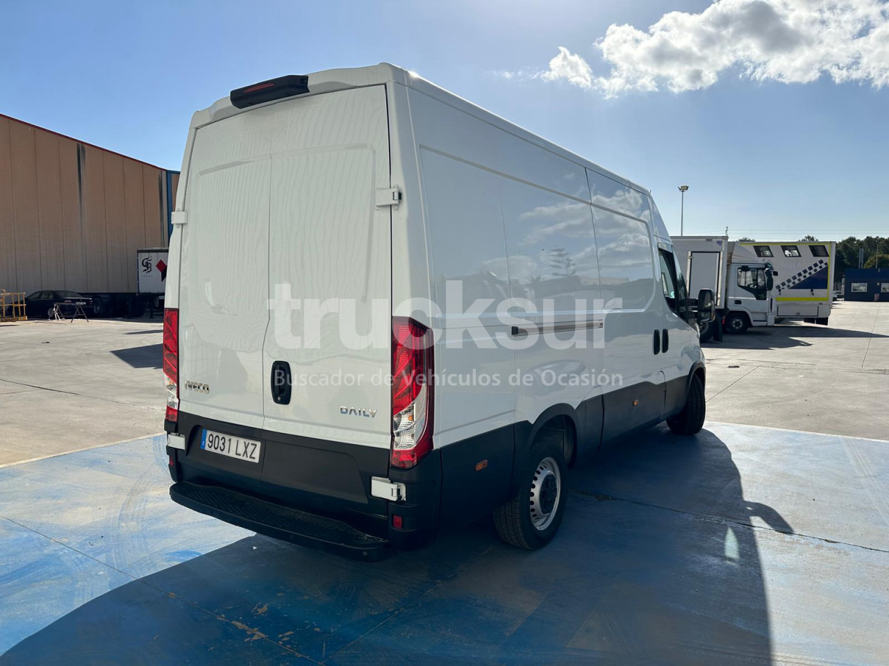 IVECO DAILY 35S16 F 12M3 - Koffer Transporter: das Bild 4 IVECO DAILY 35S16 F 12M3 - Koffer Transporter: das Bild 4