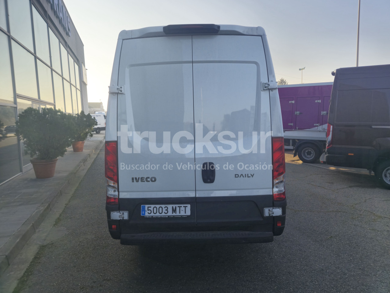 IVECO DAILY 35S16V 12M3 - Koffer Transporter: das Bild 5 IVECO DAILY 35S16V 12M3 - Koffer Transporter: das Bild 5