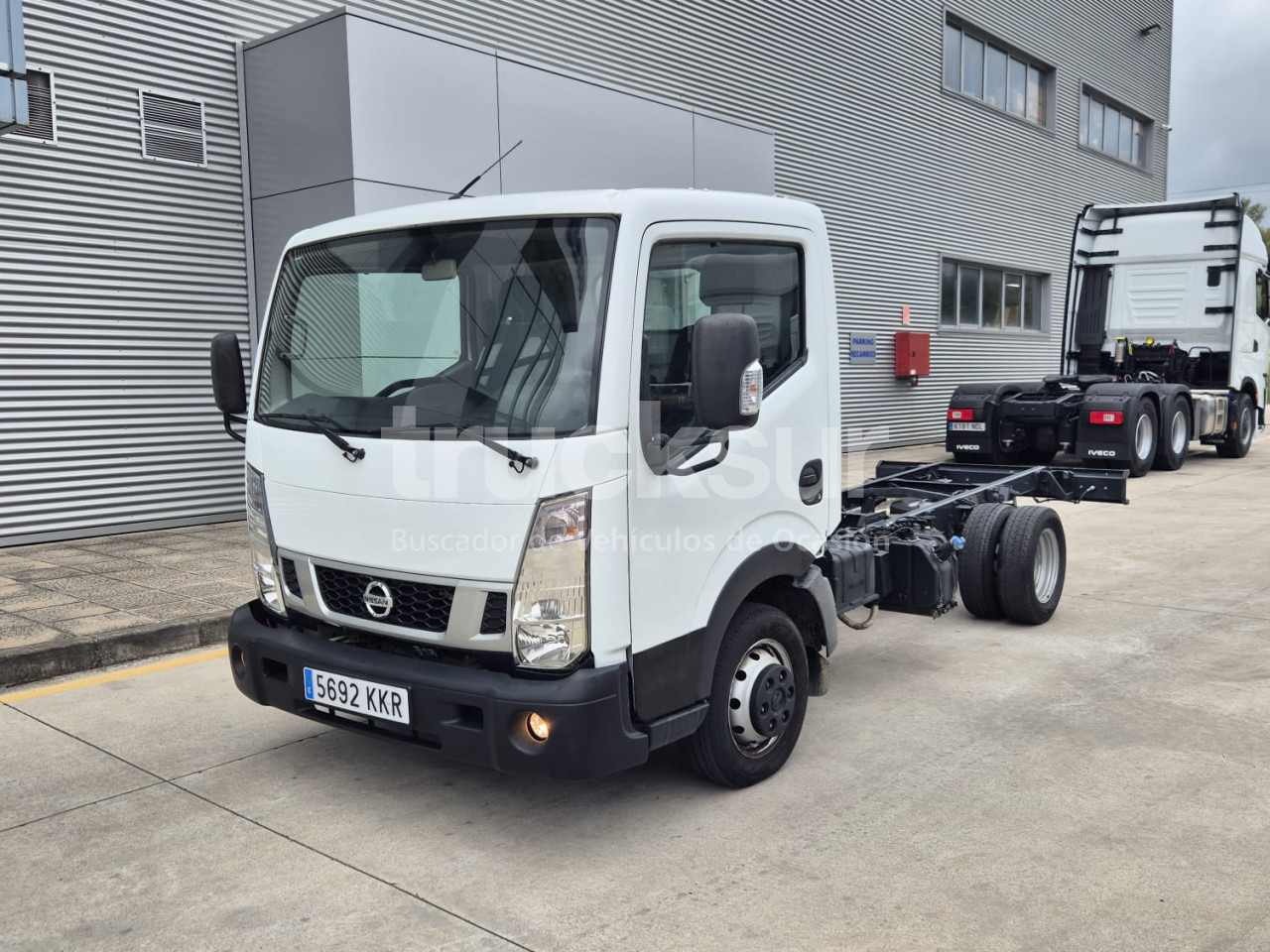 NISSAN NT 400 - Fahrgestell LKW: das Bild 1 NISSAN NT 400 - Fahrgestell LKW: das Bild 1