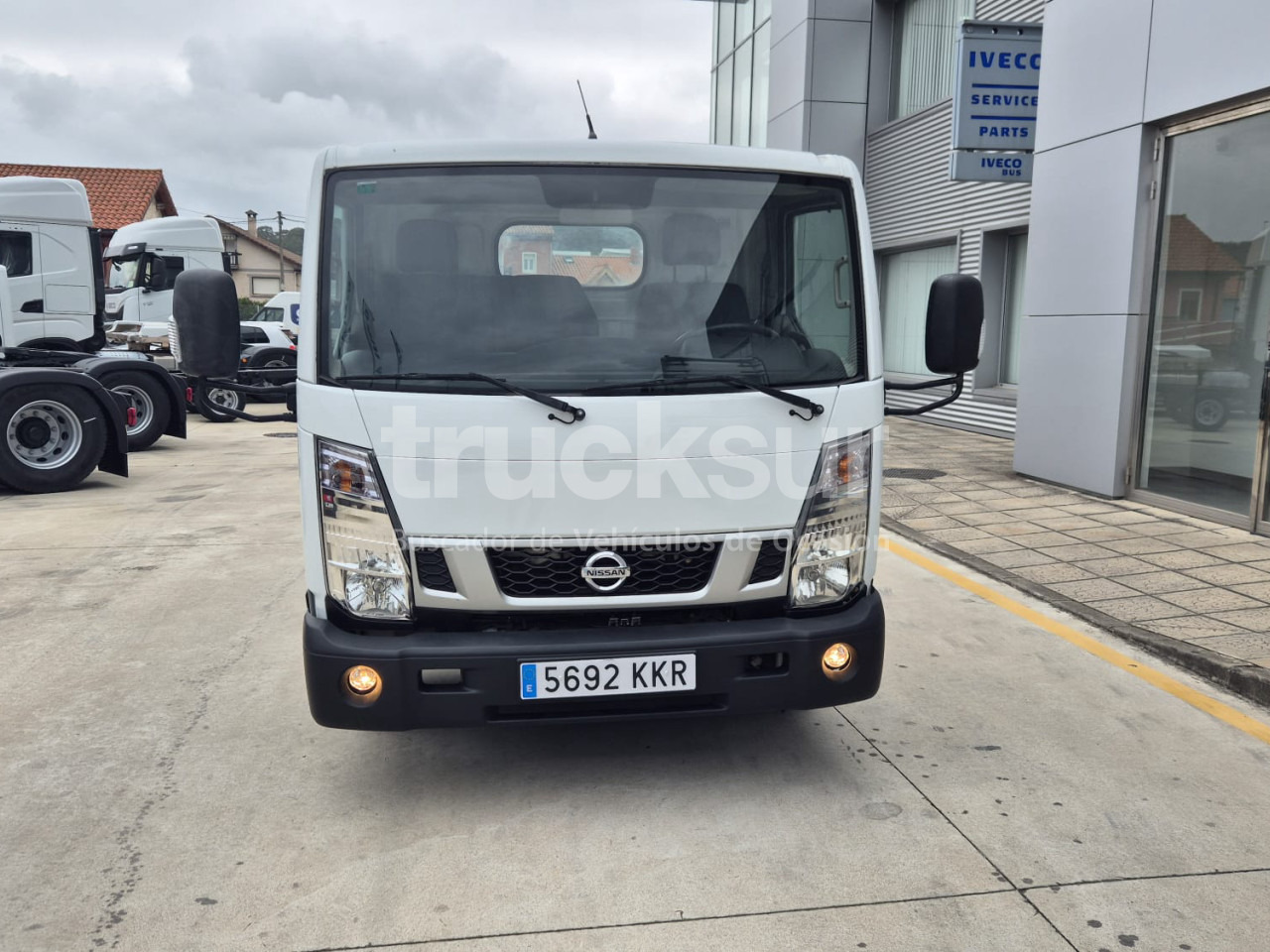 NISSAN NT 400 - Fahrgestell LKW: das Bild 3 NISSAN NT 400 - Fahrgestell LKW: das Bild 3