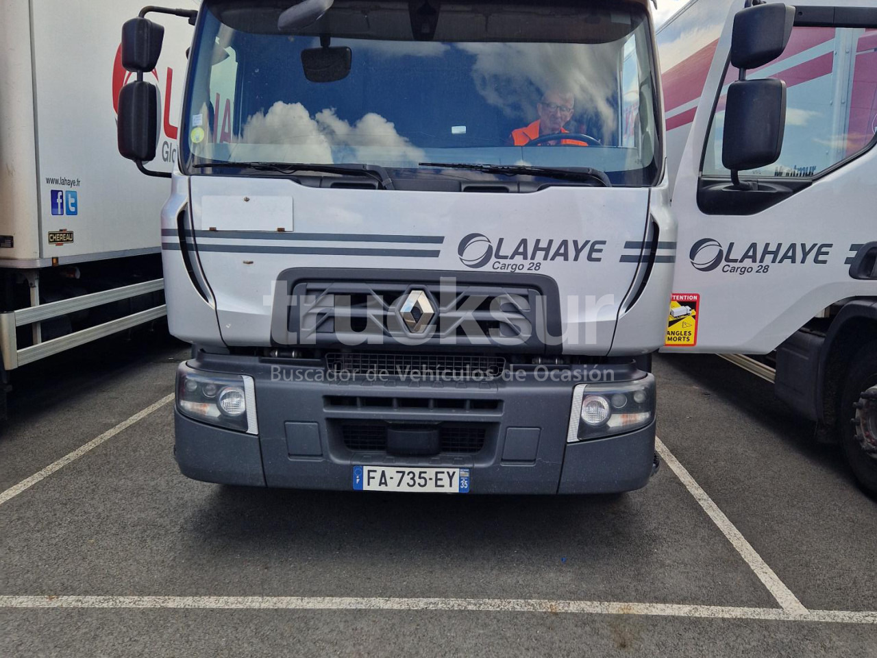 RENAULT D320.26 - Plane LKW: das Bild 2 RENAULT D320.26 - Plane LKW: das Bild 2