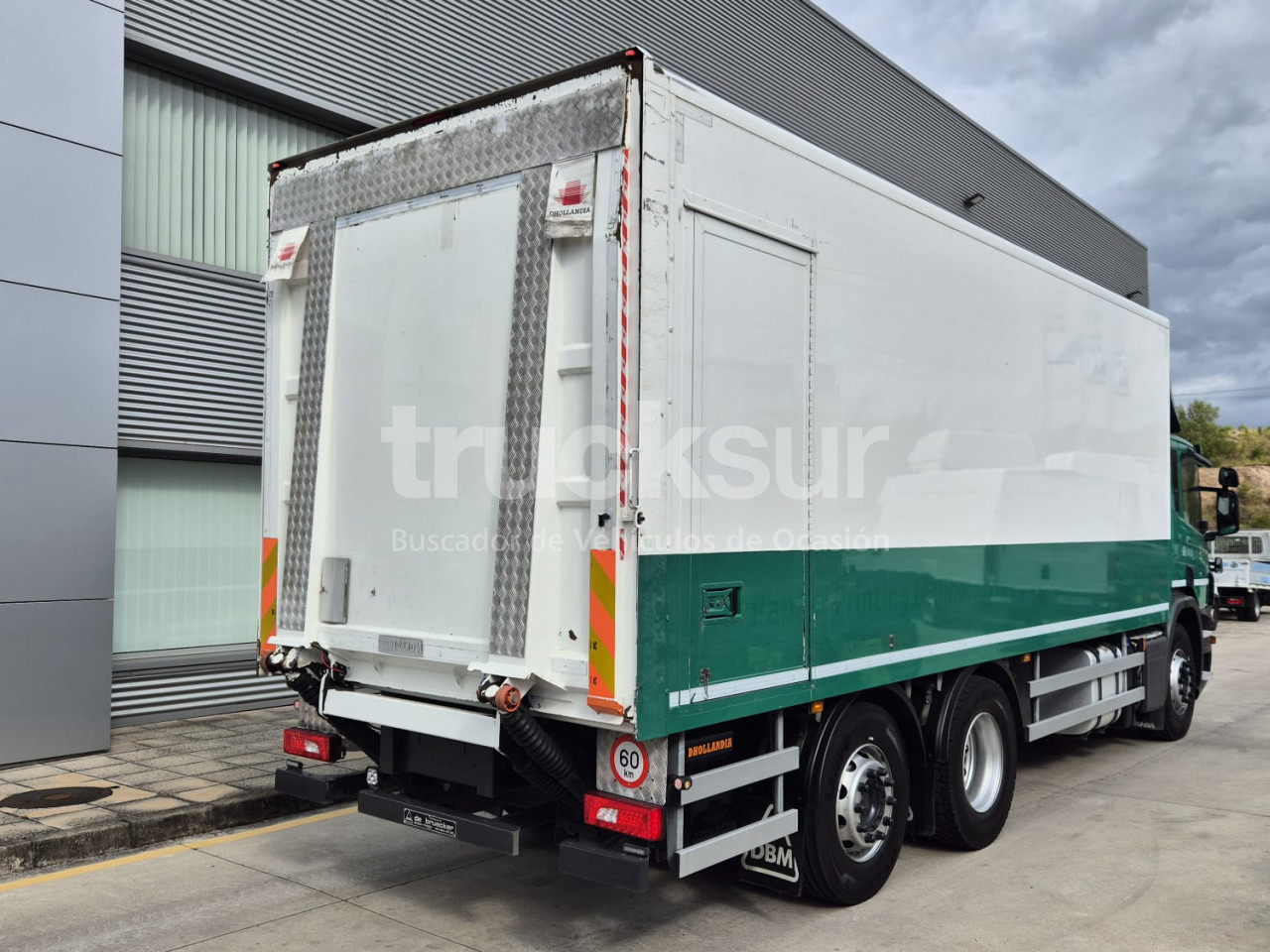 SCANIA P320.26 ejes 6x2*4 - Koffer LKW: das Bild 4 SCANIA P320.26 ejes 6x2*4 - Koffer LKW: das Bild 4