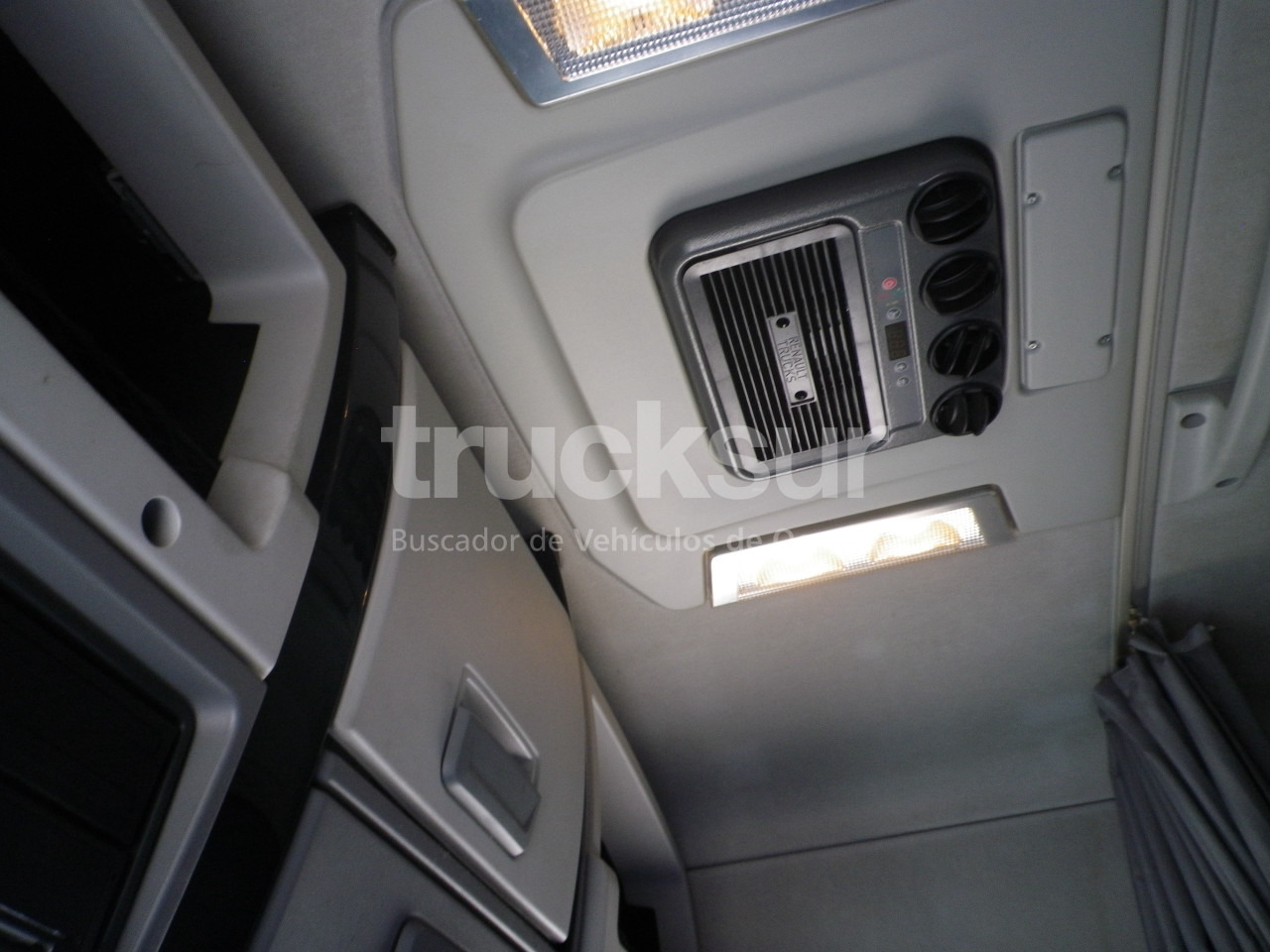 Sattelzugmaschine RENAULT T440 SLEEPER CAB: das Bild 9 Sattelzugmaschine RENAULT T440 SLEEPER CAB: das Bild 9