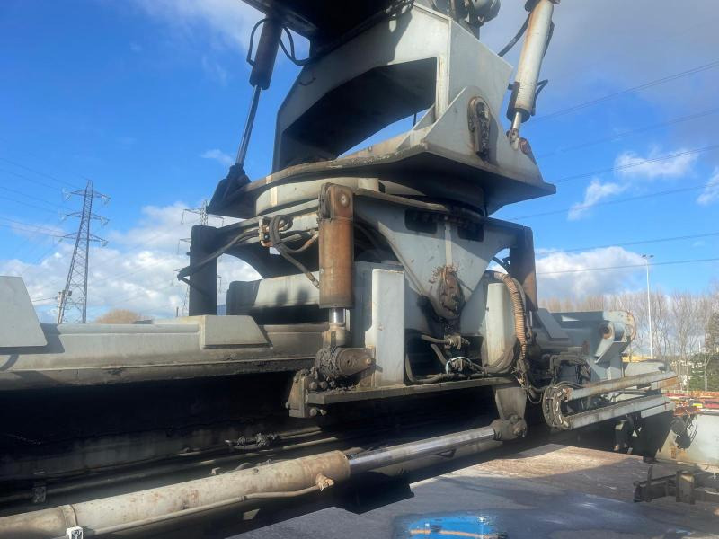 Ferrari F269.5 - Reach stacker: das Bild 3 Ferrari F269.5 - Reach stacker: das Bild 3