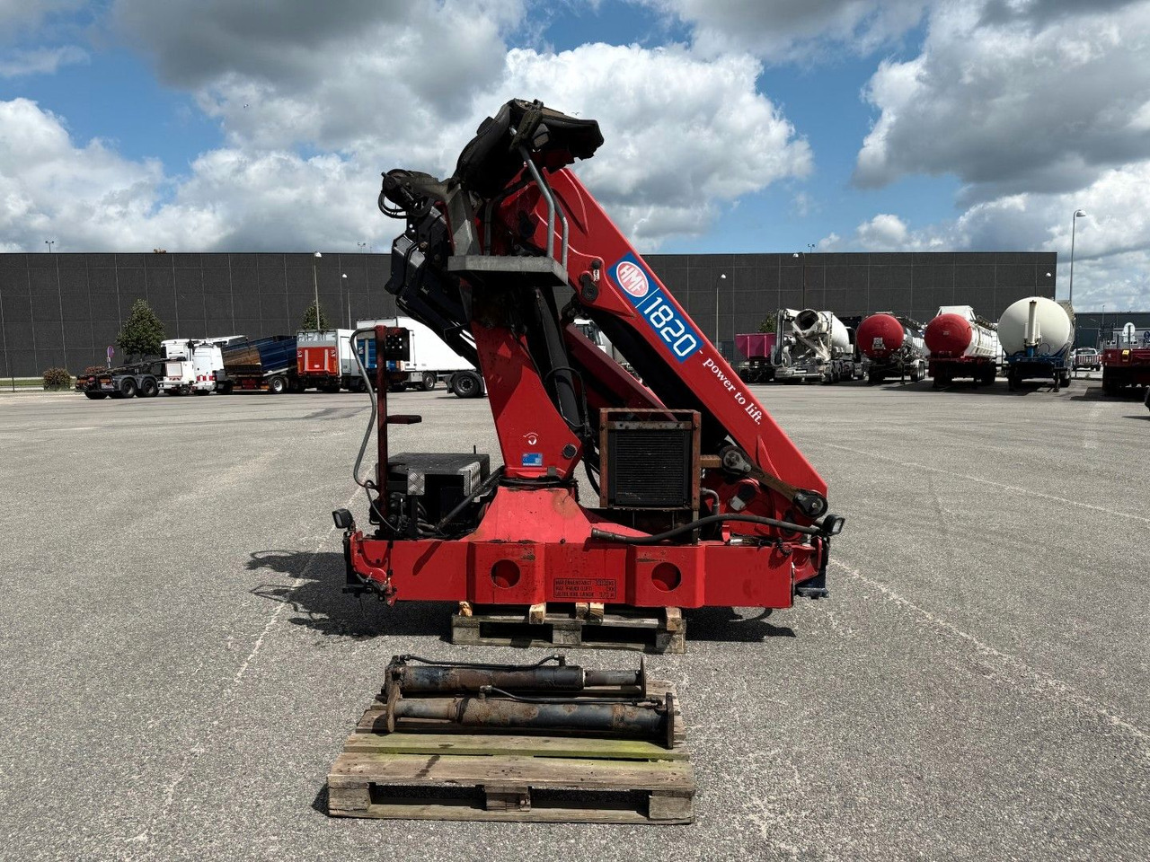 HMF 1820 K4 Remote control / Kran / Crane - Autokran: das Bild 1 HMF 1820 K4 Remote control / Kran / Crane - Autokran: das Bild 1