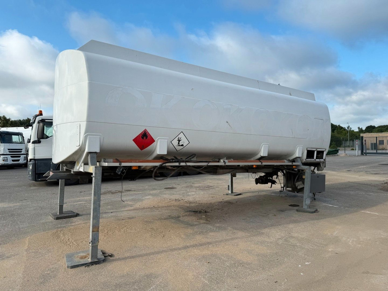 HMK Bilcon 23.800 L ADR Tank - Tankwagen: das Bild 1 HMK Bilcon 23.800 L ADR Tank - Tankwagen: das Bild 1