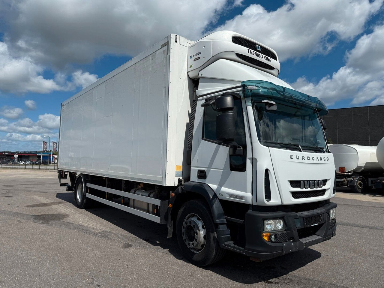 Iveco 180E32 Schmitz / Thermo King T-1200R Spectrum Iveco 180E32 Schmitz / Thermo King T-1200R Spectrum - Kühlkoffer LKW: das Bild 2 Iveco 180E32 Schmitz / Thermo King T-1200R Spectrum Iveco 180E32 Schmitz / Thermo King T-1200R Spectrum - Kühlkoffer LKW: das Bild 2